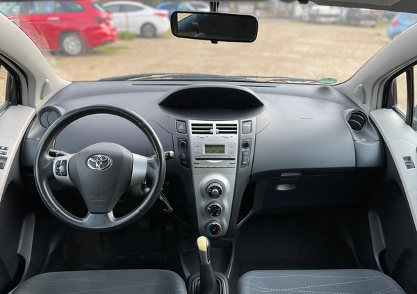 Toyota Yaris cena 17500 przebieg: 177000, rok produkcji 2007 z Świętochłowice małe 667